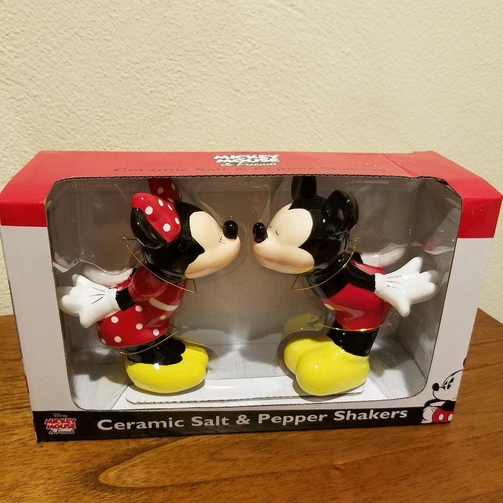 Salt and Pepper Shakers Ceramic Mickey Mouse & Minnie Mouse